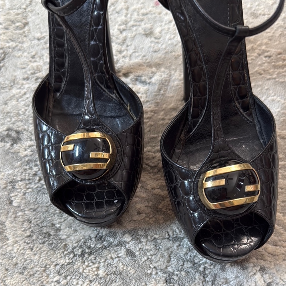 Fendi Elegant Black Peep-Toe Heels - Picture 2 of 6